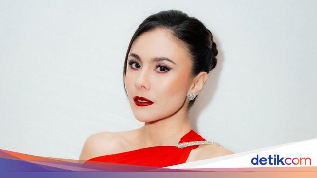 Wulan Guritno's Recent Photos Spark 